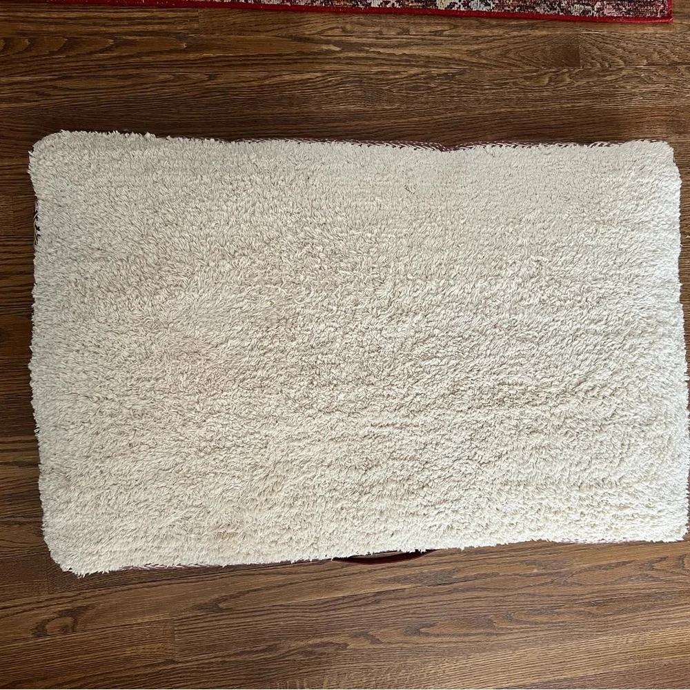 Large dog bed (33x22)